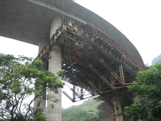 河南京珠国道主干线安新改扩建工程